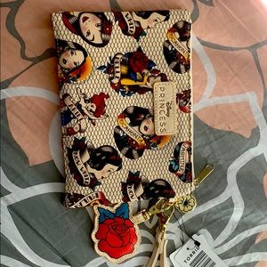 Loungefly  Princess Wristlet